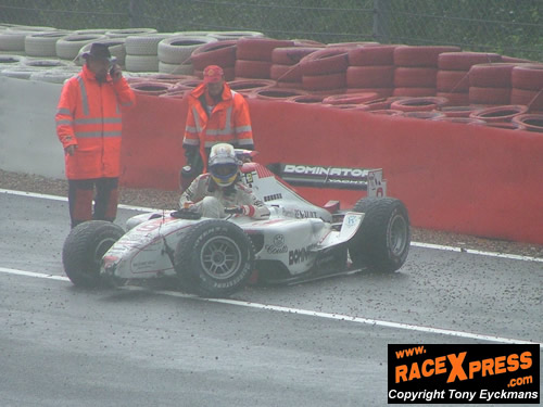 Nico Rosbergs kwalifcatie eindigt boven op Eau Rouge